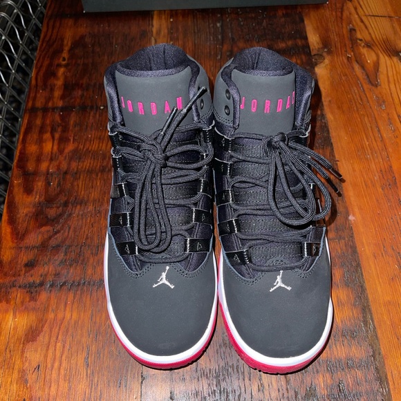 Nike Jordan black and red youth size 4 - Picture 1 of 5